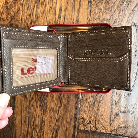 Levi’s genuine brown leather wallet. - Picture 4 of 5